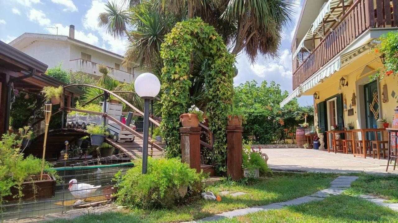 카스트로빌라리 Il Laghetto B&B 외부 사진